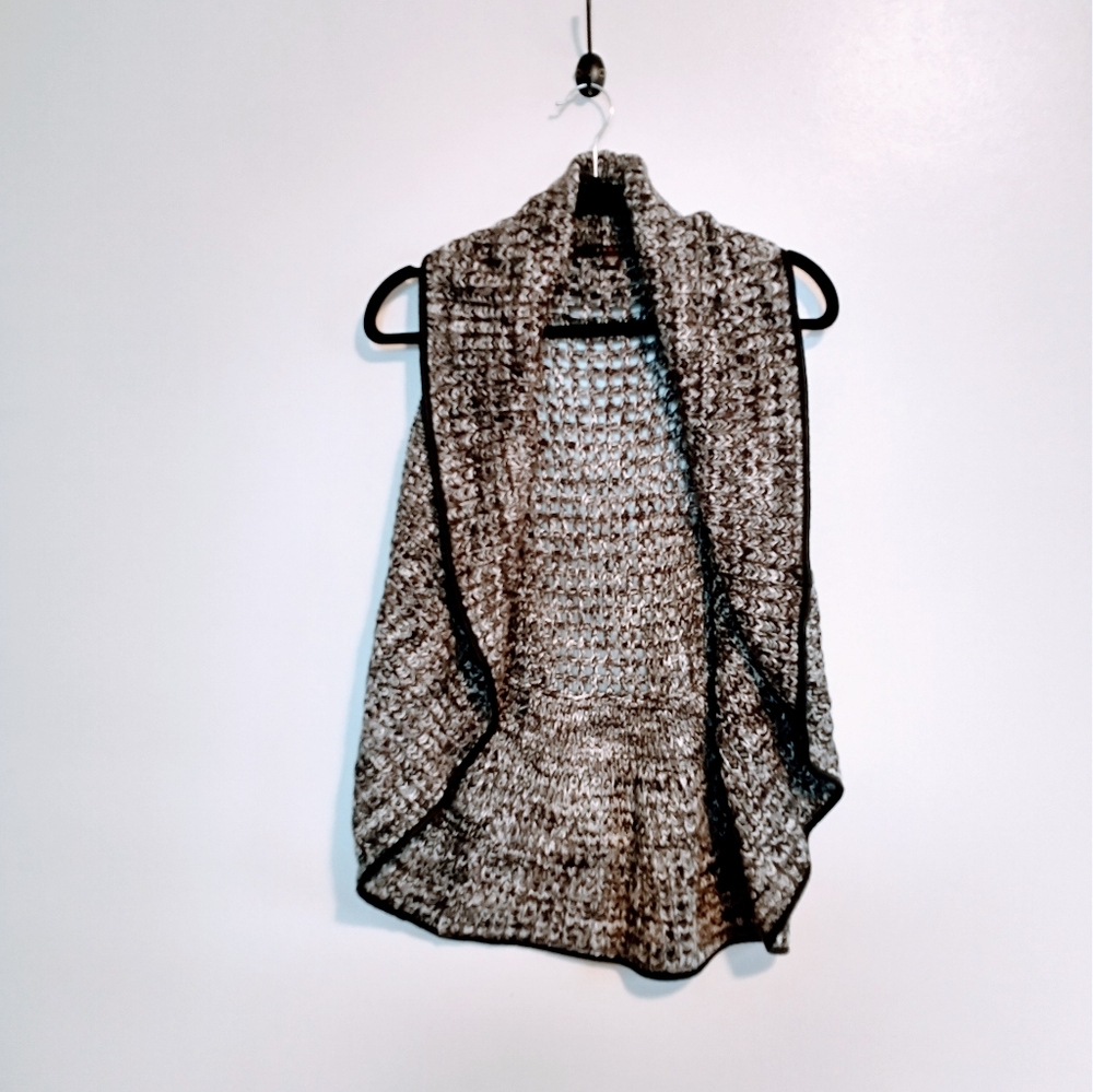 Fever open knit sleeveless cardigan shrug with draped front, size medium. Mild w